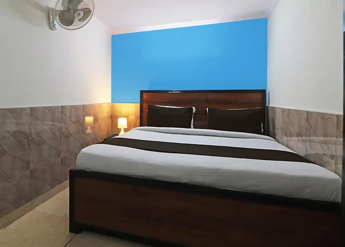 Hotel O Bluemoon Inn, South Campus New Delhi